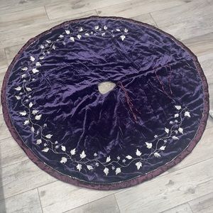 Martha Stewart Everyday - Tree Holiday Quilted Underskirt